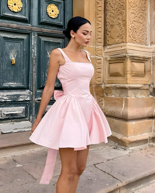Chic Bow-Back Mini Dress – A Perfect Blend of Elegance and Playfulness